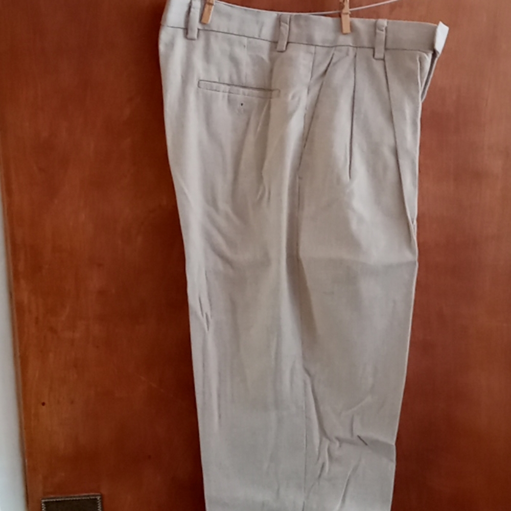 Dockers Beige Kakhis Men's Slacks 33x30